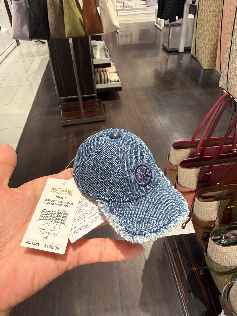 MICHAEL KORS Colgante para bolso de gorra de béisbol en denim - Picture 5 of 6